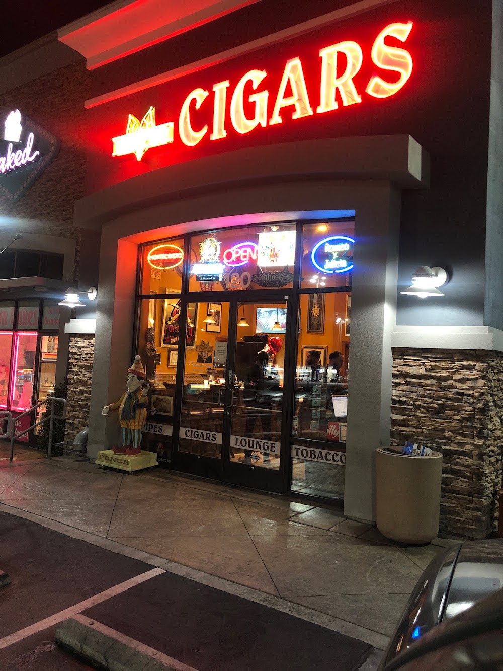 Tobacco Leaf Cigars & Lounge